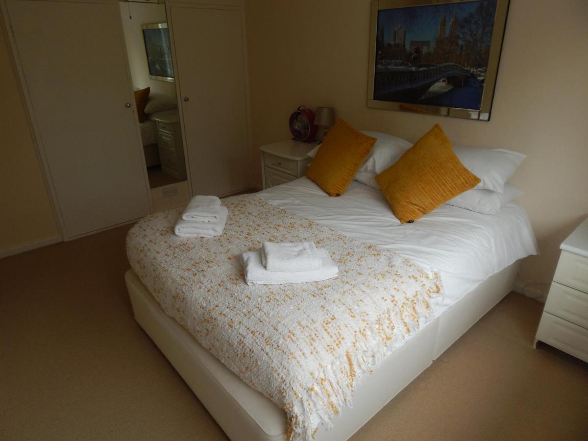 Spacious 3 Bdr House With Parking-Families-Corporate Groups By Orbitat Accommodations 剑桥 外观 照片