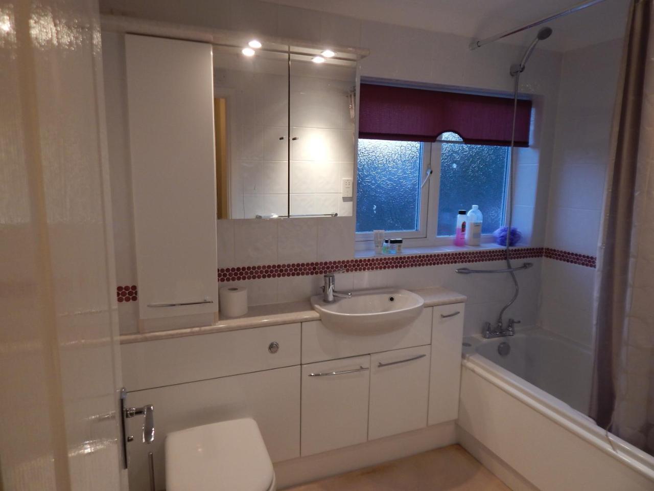 Spacious 3 Bdr House With Parking-Families-Corporate Groups By Orbitat Accommodations 剑桥 外观 照片