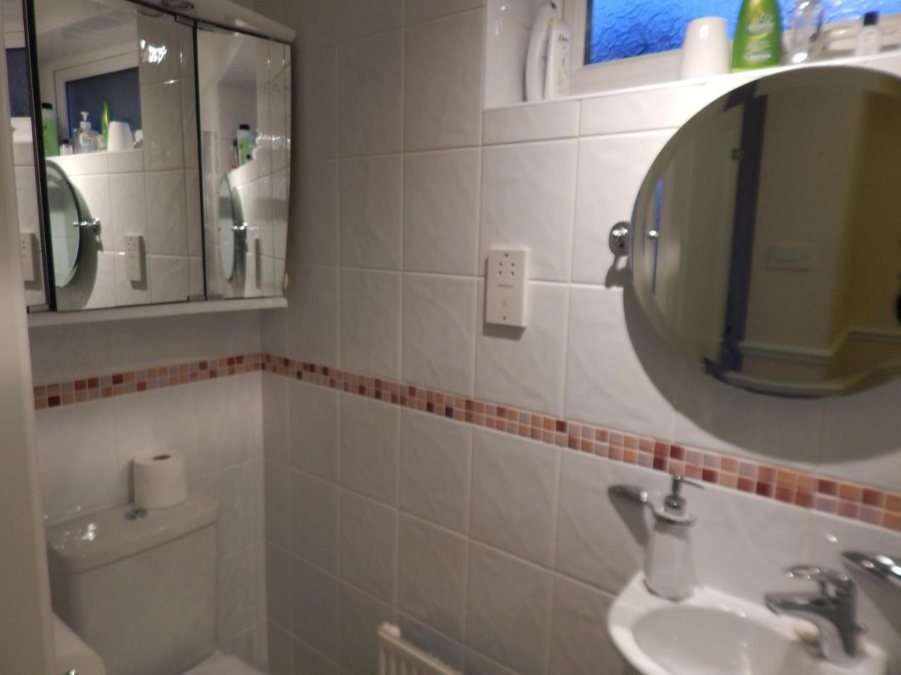 Spacious 3 Bdr House With Parking-Families-Corporate Groups By Orbitat Accommodations 剑桥 外观 照片