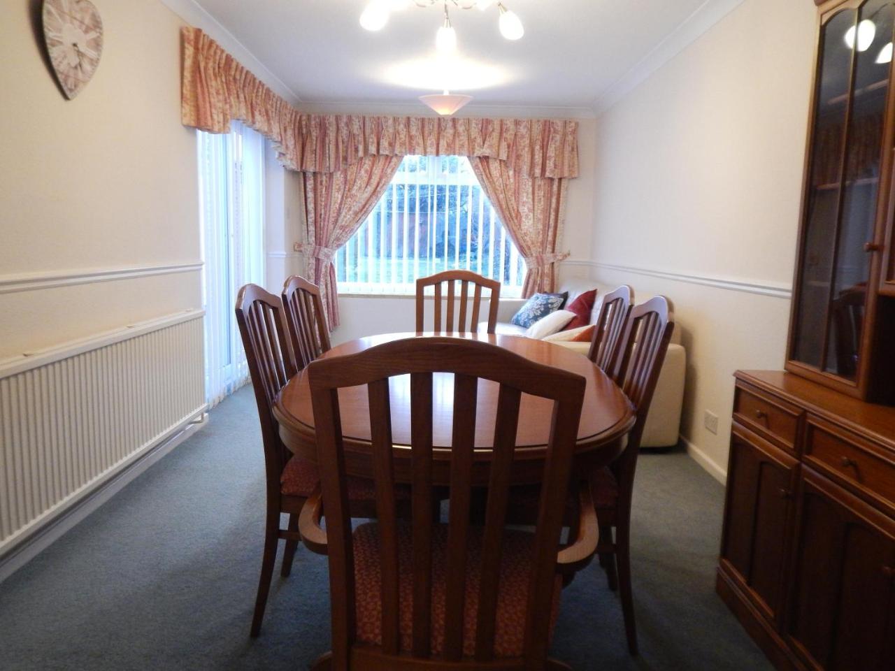 Spacious 3 Bdr House With Parking-Families-Corporate Groups By Orbitat Accommodations 剑桥 外观 照片